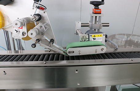 高效精准，赋能生产——解析斜卧式不干胶贴标机伺服引擎60型